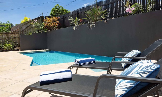 Balmoral Casa | City Skyline Views|Balmoral Pool Home|Pet Friendly