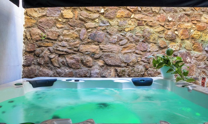 Carratraca Apartamento | BANDERAS & SPA NORA HIDROMASSAGE+JACUZZI (CAMINITO DEL REY/MASSAGE ON REQUEST)