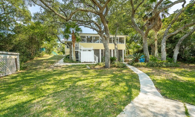 Alligator Point Casa | Bandit's Cove 2BR/2BA bayfront home