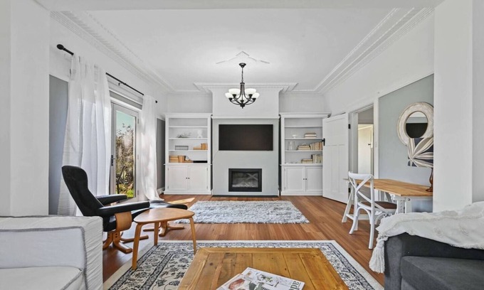 South Bathurst Casa | Bant Cottage, Bant Cottage - Gorgeous Renovation, Neatly Styled