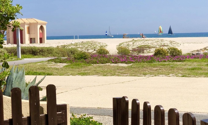 Leucate Casa | PEQUEÑA JOYA CON VISTA AL MAR EN EL AGUA