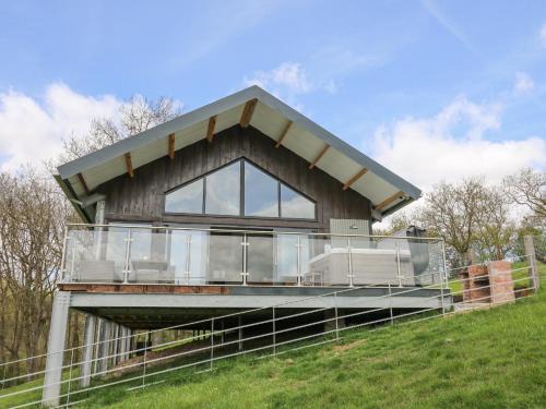 Kingswood Casa | Barcud Coch - Red Kite