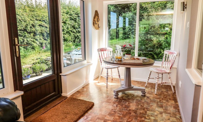 Felinfach Cabaña | BARLEY COTTAGE, romantic, with open fire in New Quay