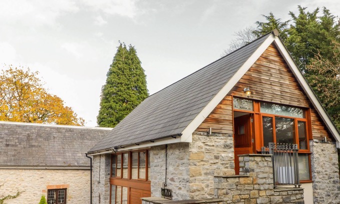 Nantgarw Apartamento | BARN APARTMENT 1, romantic, luxury holiday cottage in Cardiff