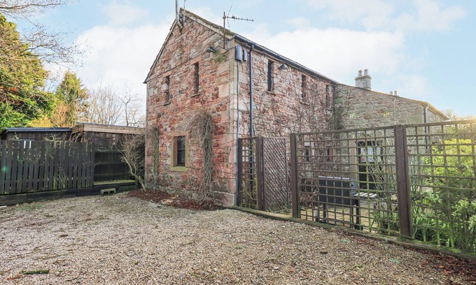 Penrith Cabaña | BARN OWL COTTAGE, pet friendly, character holiday cottage in Penrith