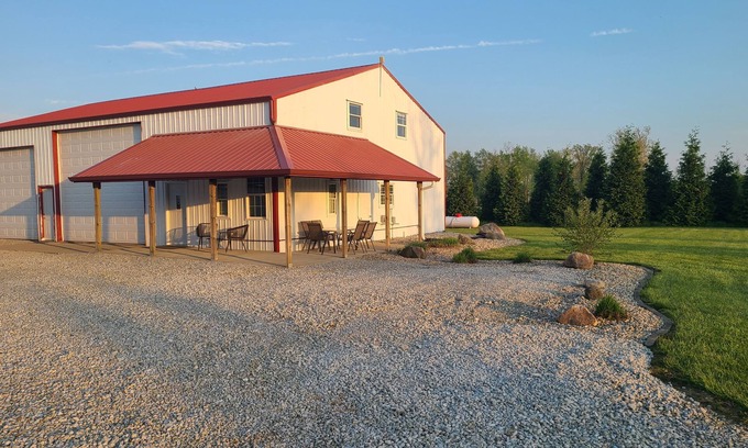 Sheridan Casa | Barndominium at Grand Park, 8 minutes away!Large Outdoor Area, Very Comfortable
