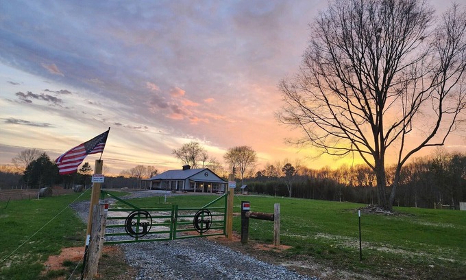 Abbeville County Cabina | Barndominium -Country Living-
