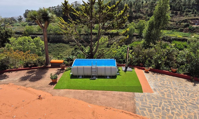 Firgas Cabaña | CUEVAS DE BARRETO. En el centro de una Finca de 27.000 m. Vistas montañas y mar.