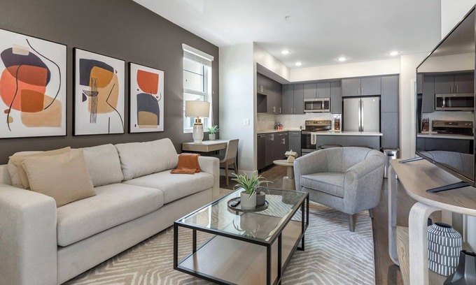 Huntsville Apartamento | Barsala l tElevated Comfort: Sleek 1BD with City Views