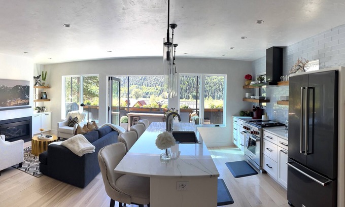 Telluride Casa | Basecamp at Valley Floor, Views, wildlife and hot tub at this spectacular home!