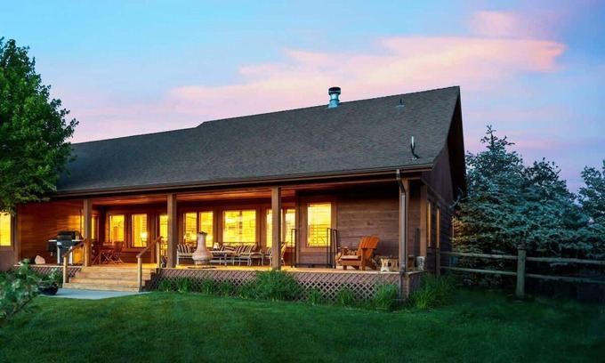 Victor Casa | Basecamp Stays: Upscale, Hot Tub, Wildlife, Views!