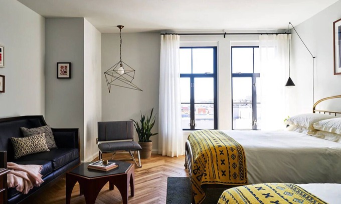 Adams Morgan Casa | Bask in Timeless Sensation at Walter Pierce Park! Pet-friendly Property!