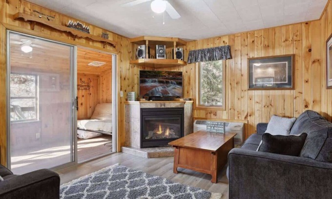 Webster Cabina | Bass Lake Retreat in Webster, WI