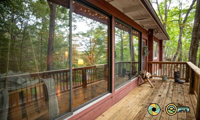 Mount Jackson Cabina | Basye Retreat - Authentic log cabin coziness!