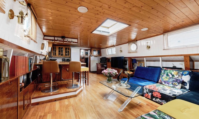 Asnieres-sur-Seine Alquiler De Eote | Bateau Péniche de Standing 70 Metres Carrés Plus Terrasse Collée à Paris