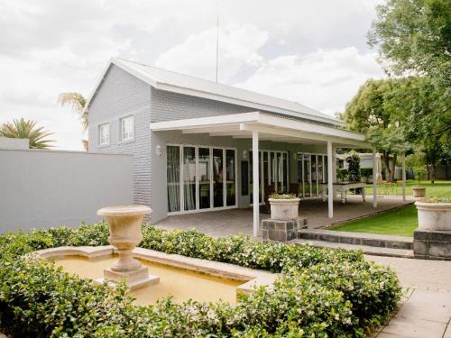 Klerksdorp Casa | Bateleur Guesthouse