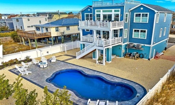 Beach Haven Crest Casa | Bay and Beach Views, Sunsets Galore! Elevator, Heated Saltwater Pool