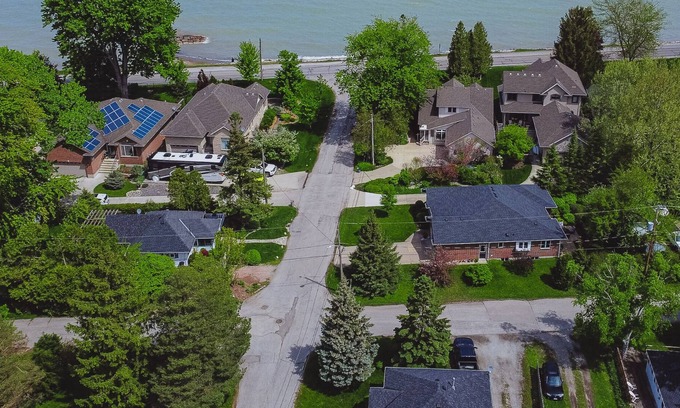 Sarnia Casa | Bay Breeze Cottage - Steps from Lake Huron