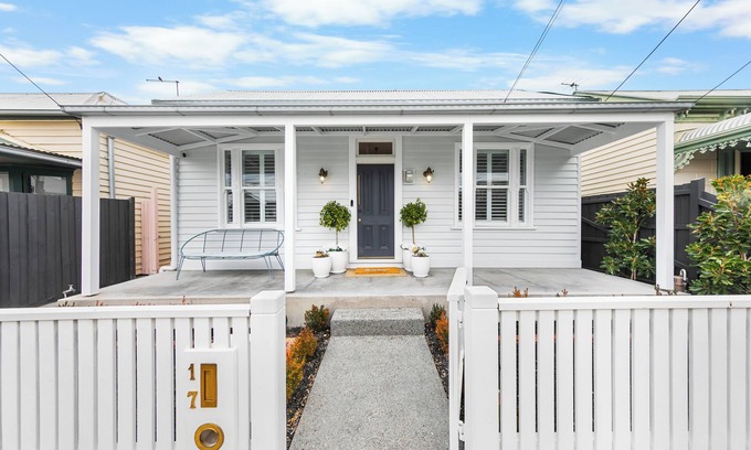 Williamstown Casa | Bay breezes, historic charm, and modern luxury -welcome to your perfect retreat.