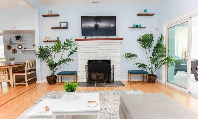 Willoughby Spit Casa | Bay Oak Beach Cottage