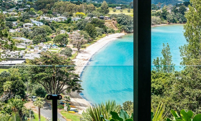 Oneroa Casa | Bay View on Burrell - close to beaches
