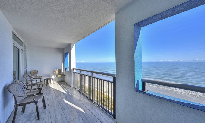 Downtown Myrtle Beach Condominio | Bay View Resort by Elliott Beach Rentals
