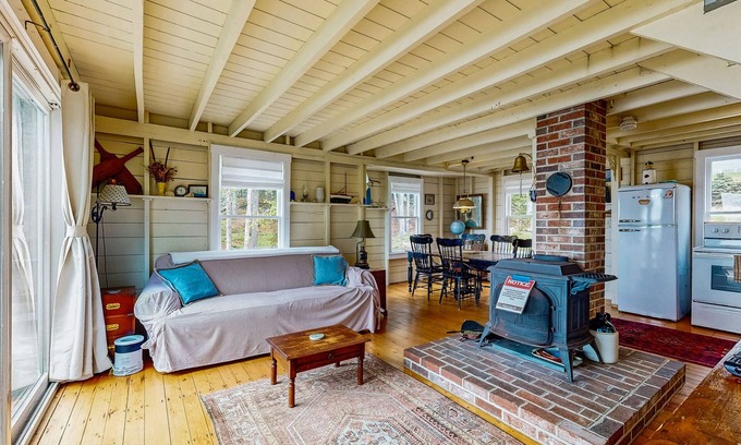 Boothbay Harbor Cabina | Cabaña rústica frente a la bahía con fantásticas vistas, ¡a solo minutos del centro!