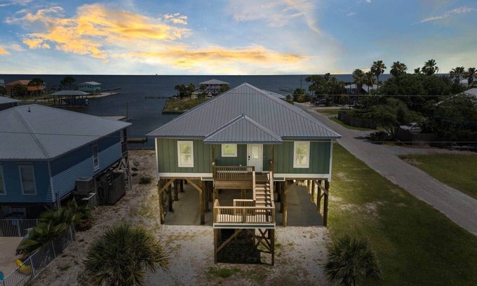 Fort Morgan Pines Casa | Bayfront Home with Beach Access