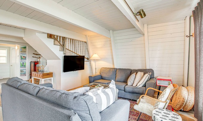 Kewaunee County Cabina | Bayfront Luxemburg Cabin Rental w/ Private Beach!