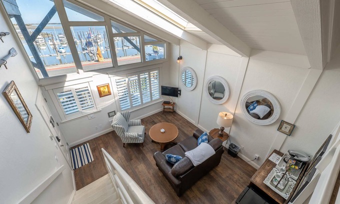 Bandon Casa | Bayfront Master Suite | Bandon Marina Inn