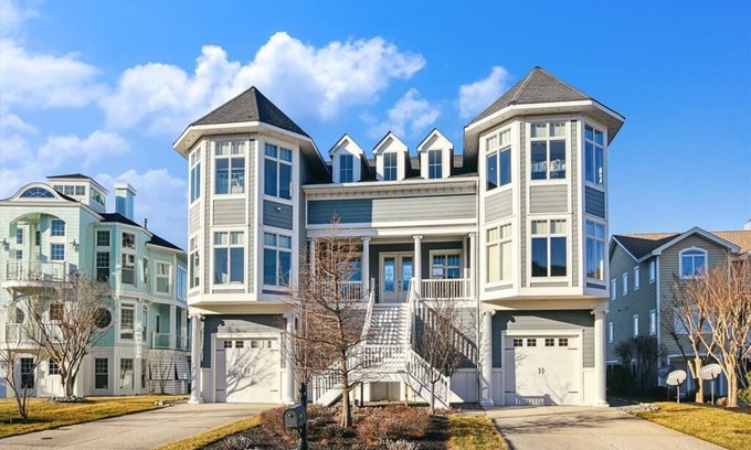 Ocean View Casa | Bayfront Retreat | Sleeps 16 | Pool + Beach Access