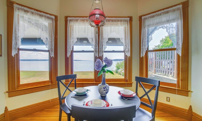 Tulalip Casa | Bayfront Tulalip Vacation Rental w/ Beach Access!