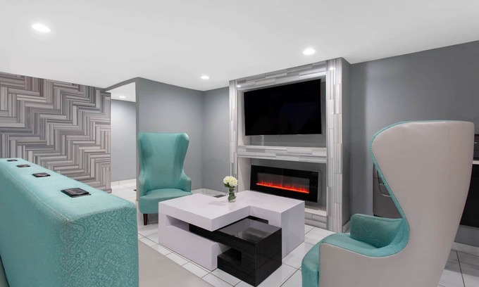 Charlotte Hotel | Baymont by Wyndham Charlotte University