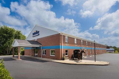 Witmer Cabina | Baymont by Wyndham Lancaster PA Dutch Country