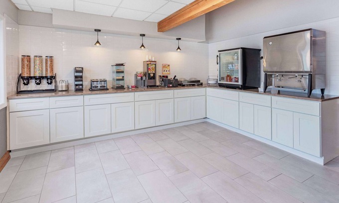 Brooklyn Center Hotel | Baymont by Wyndham Brooklyn Center