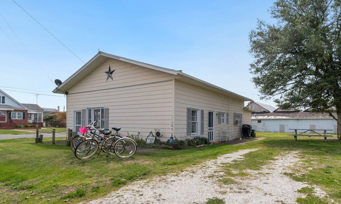 Rock Hall Casa | Bayside Cottage steps from Rock Hall Harbor