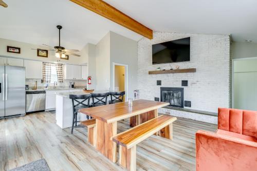 Briar Crest Woods Casa | Beach Access BBQ-Ready Poconos Family Getaway!