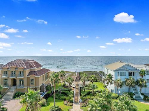 Gulf Shores Casa | Beach Access with Elevator & FREE Activities