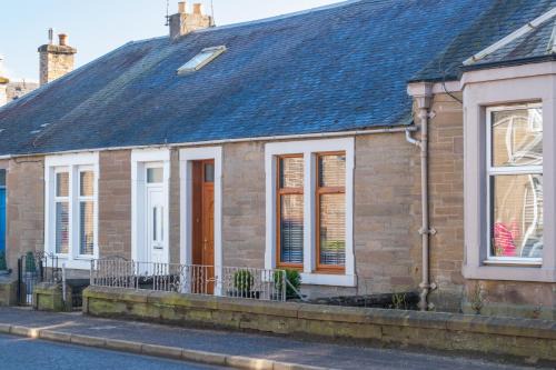 Monifieth Casa | Beach and Golfers Cottage Guests love it here