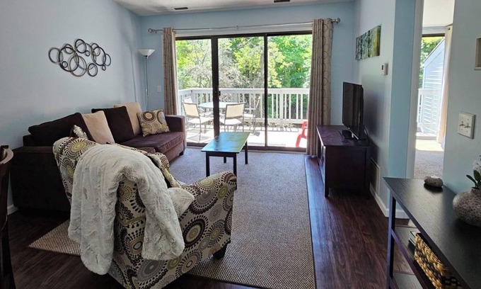 Acme Condominio | Beach, Boat Rentals, Near Horse Shows! RIverside Shores