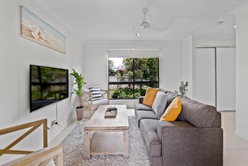 East Mackay Casa | Beach Breeze Holiday House