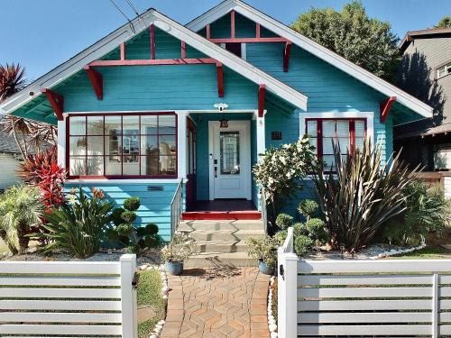 Bluff Heights Casa | Beach City Craftsman - Walk to Beach
