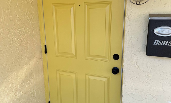 Indialantic Condominio | Beach Condo right down the street from the beach