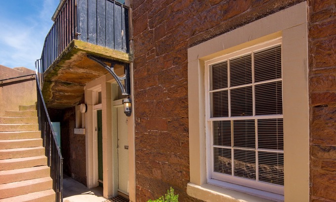 North Berwick Cabaña | Beach Cottage, a 1 bedroom traditional seaside cottage