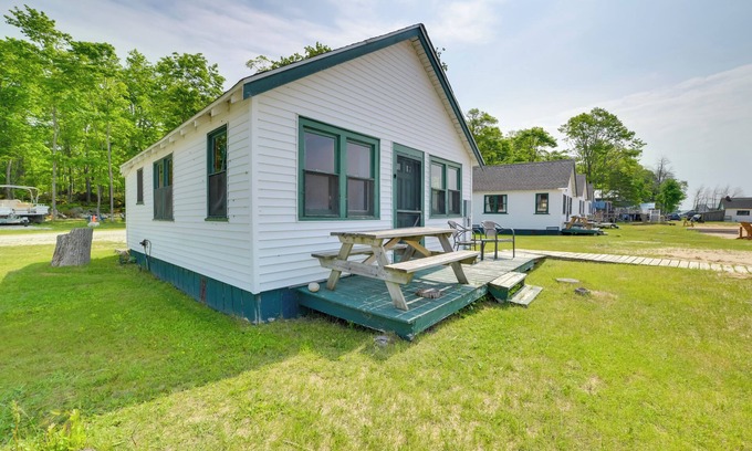 Cedarville Cabina | Beach & Dock Access: Upper Peninsula Cabin Retreat