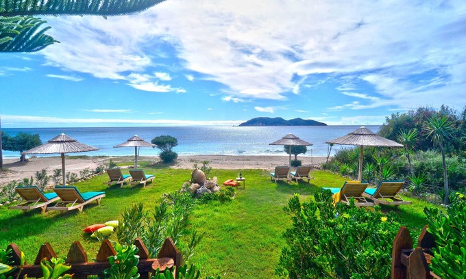 Vasilikos Villa | Frente a la playa "Andriana Elena Villa" con mini piscina y spa