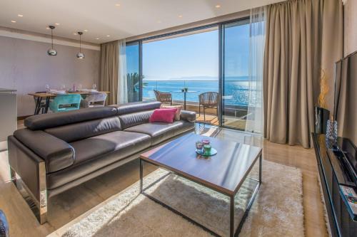 Selce Apartamento | BEACH FRONT VILLA FRAN - DELUXE PENTHOUSE SUITE with private pool