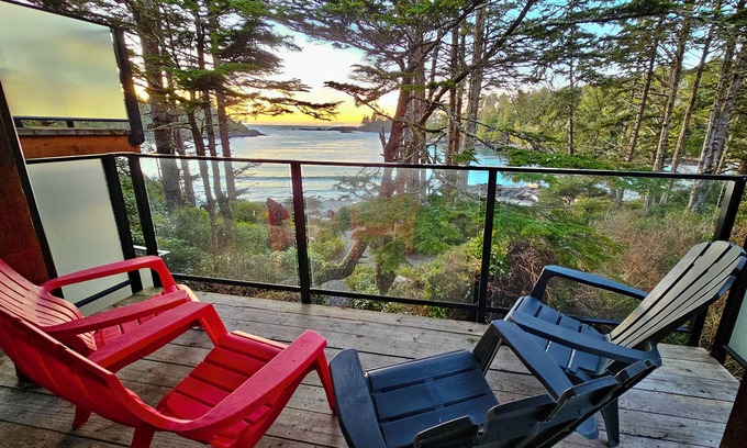 Ucluelet Cabina | Beach Front w/ 2 Private Decks! With Ocean Views! Ocean Oasis
