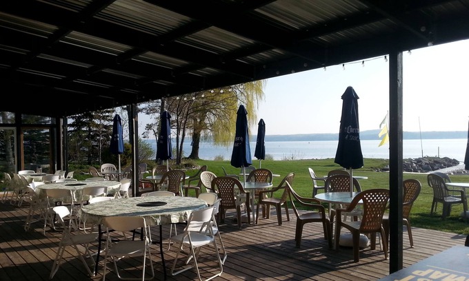 Sturgeon Bay Hotel | Beach Harbor Resort