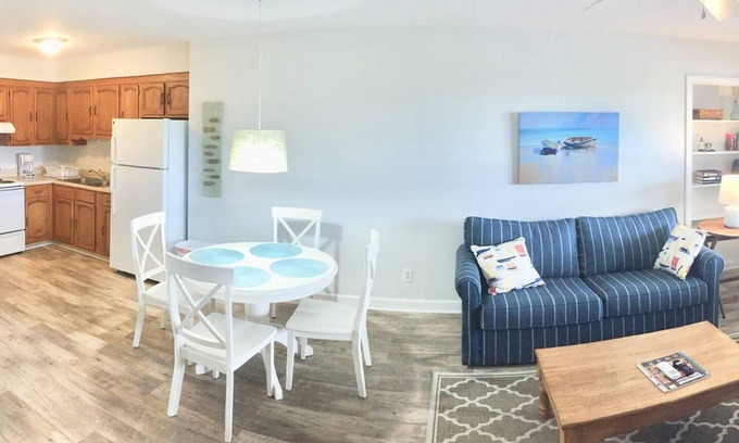 Nags Head Apartamento | Beach Haven, NUEVO y renovado, 2018! , a menos de 1 cuadra de la playa! Cocina llena.
